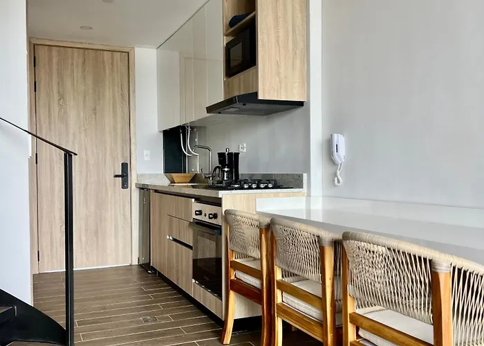 Beautiful! Brand New Apt Old Town