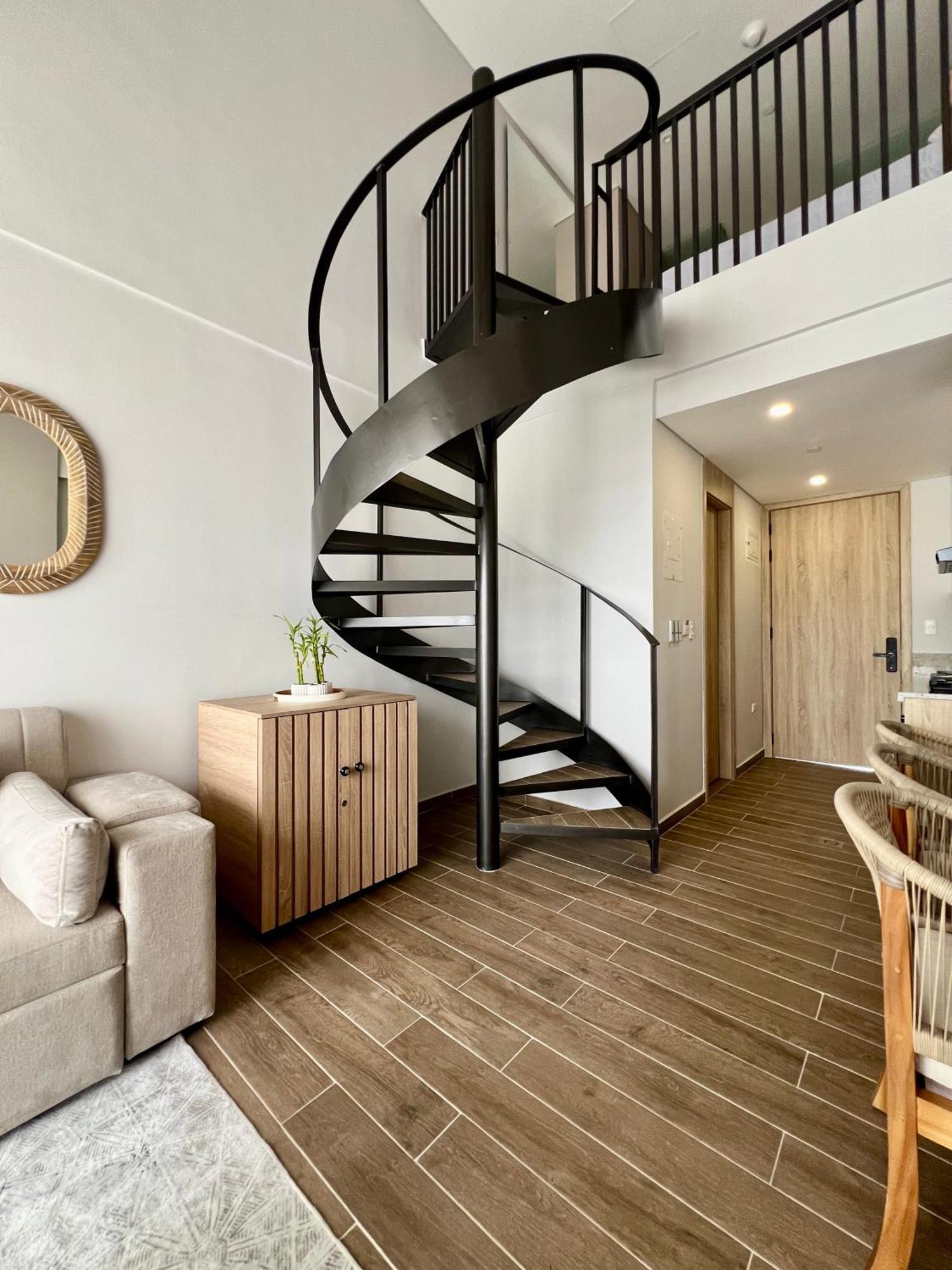 Beautiful! Brand New Old Town Apartment *